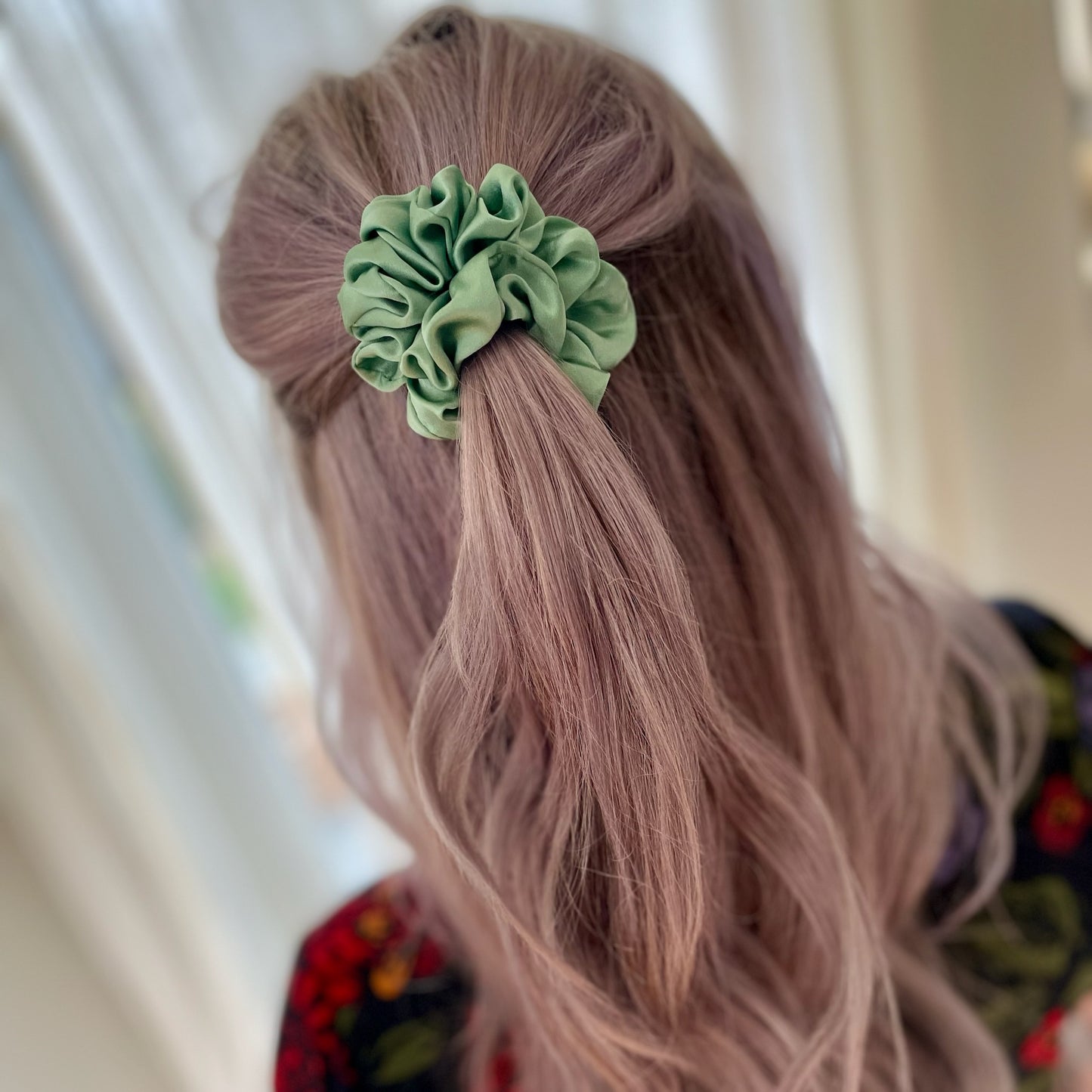 Scrunchies in smooth and luxurious 19 momme mulberry silk