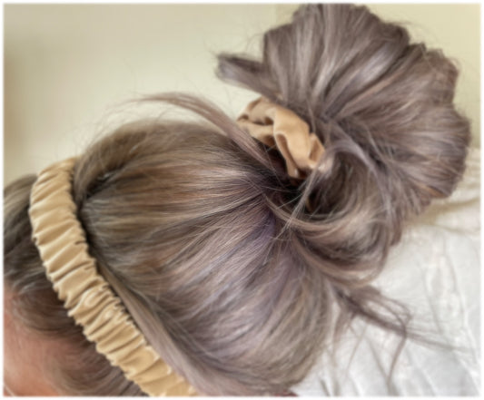 Stretch headband in smooth and luxurious 22 momme mulberry silk
